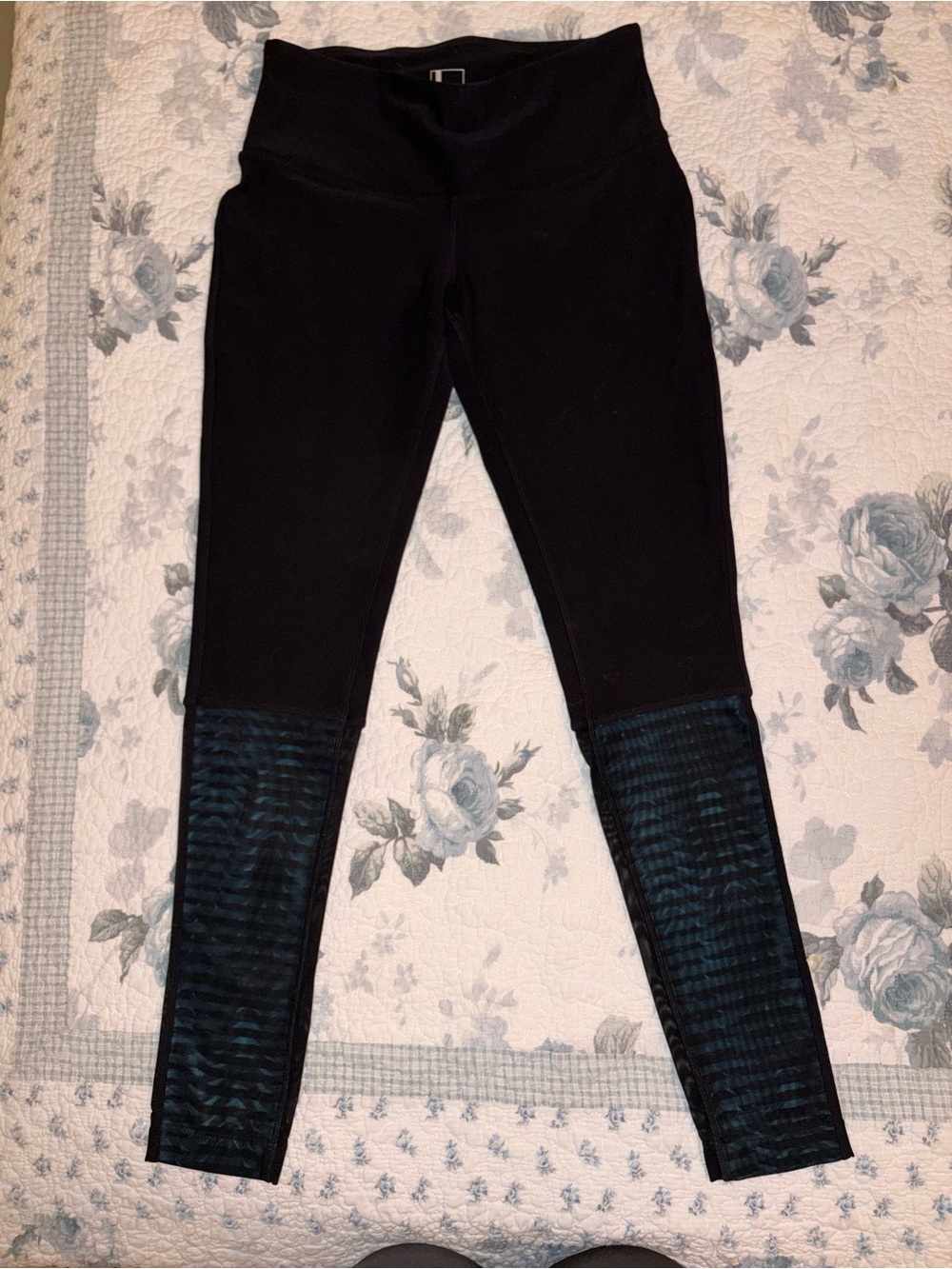 *BRAND NEW* Women’s Small Mondetta Black Leggings with Textured Dark Teal Panels